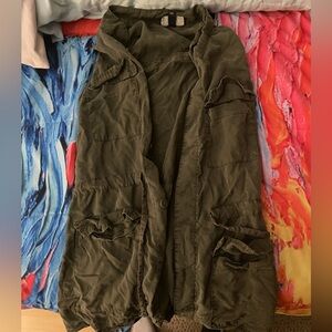 Universal thread size medium olive green vest